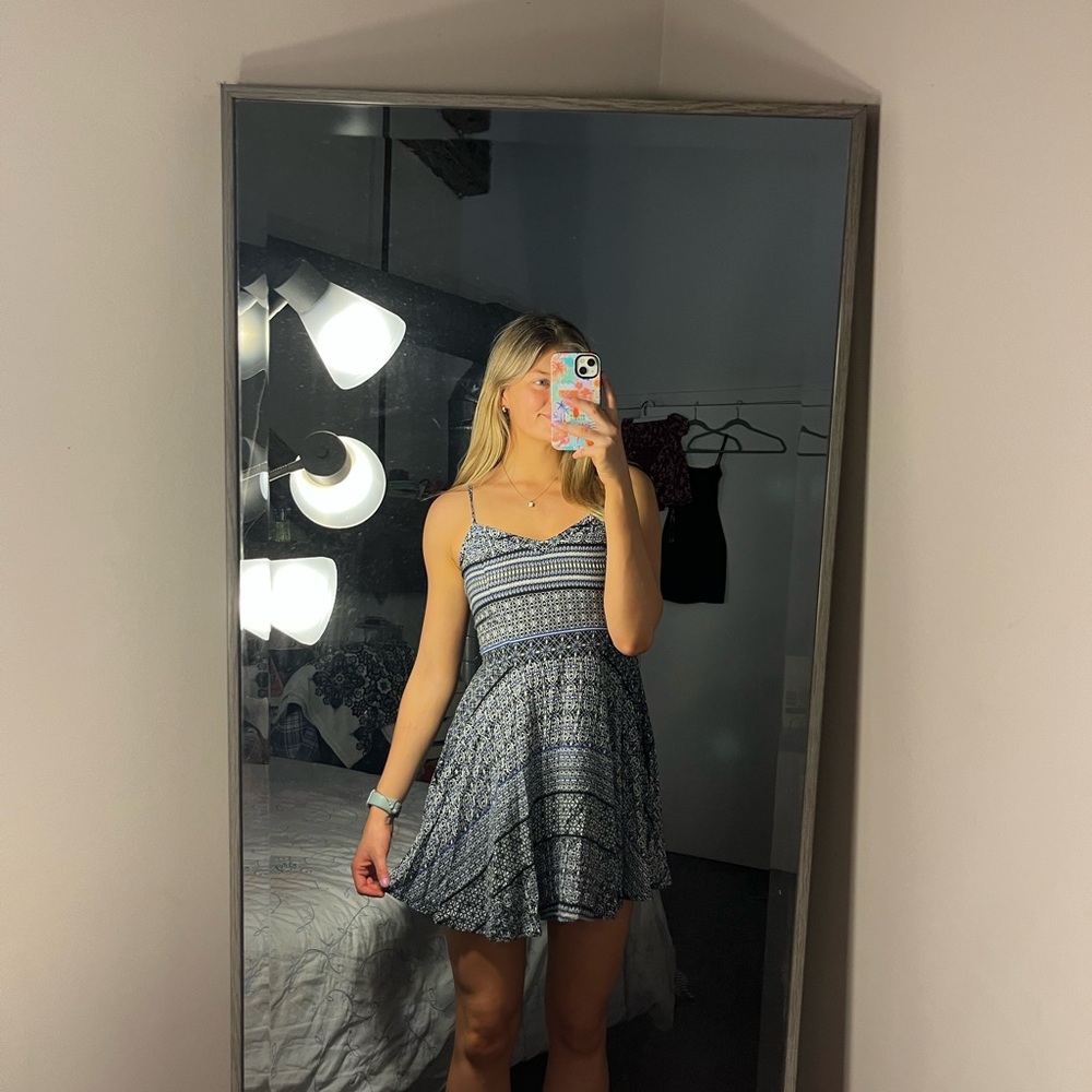 DRESSES - Picture 4 of 5
